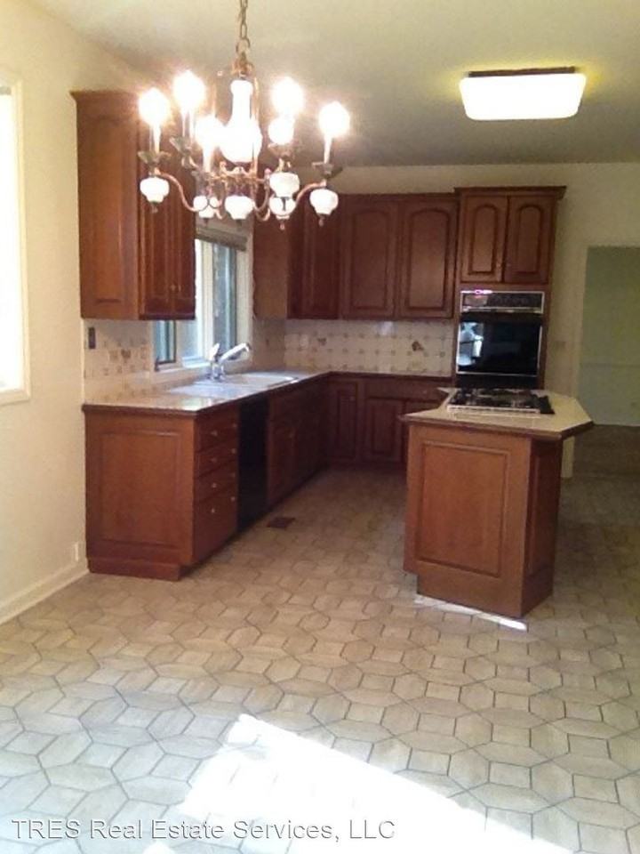 537 E Center Ave - Photo 3 of 4