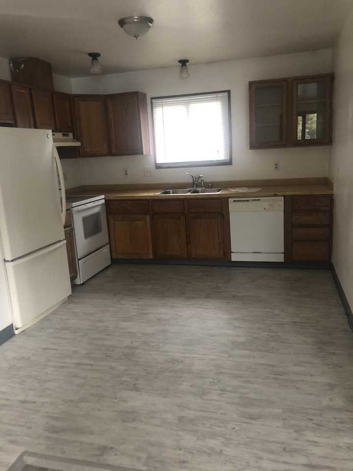 608 N Bliss St - Photo 2 of 9