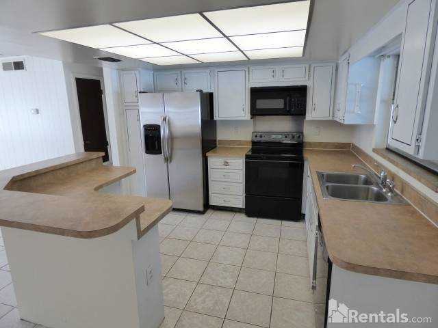 6895 Tamarind Cir - Photo 3 of 10