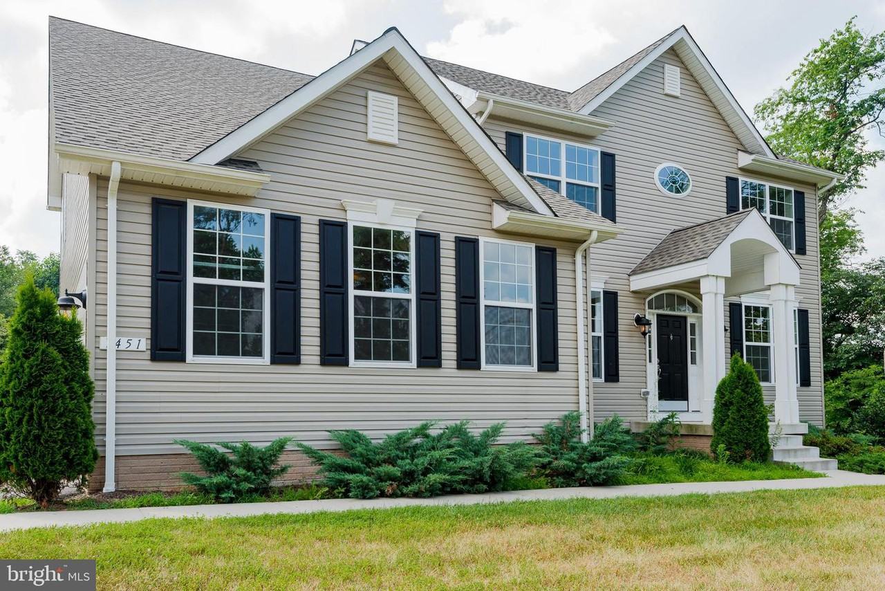 7451 Wigley Ave - Photo 3 of 50