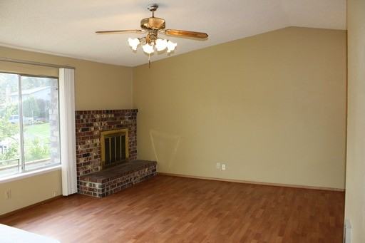 704 NE 149th Ave - Photo 2 of 13