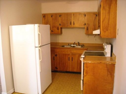 911 Lagoon Dr - Photo 3 of 7