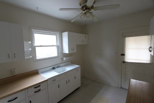 537 Howard St - Photo 3 of 19