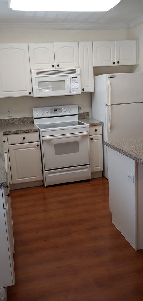 408 Highland Ave #408 - Photo 3 of 8