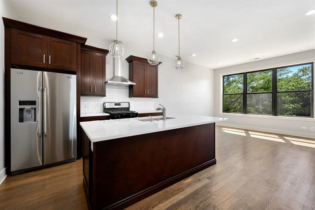 5139 N Clark St #1 - Photo 3 of 17