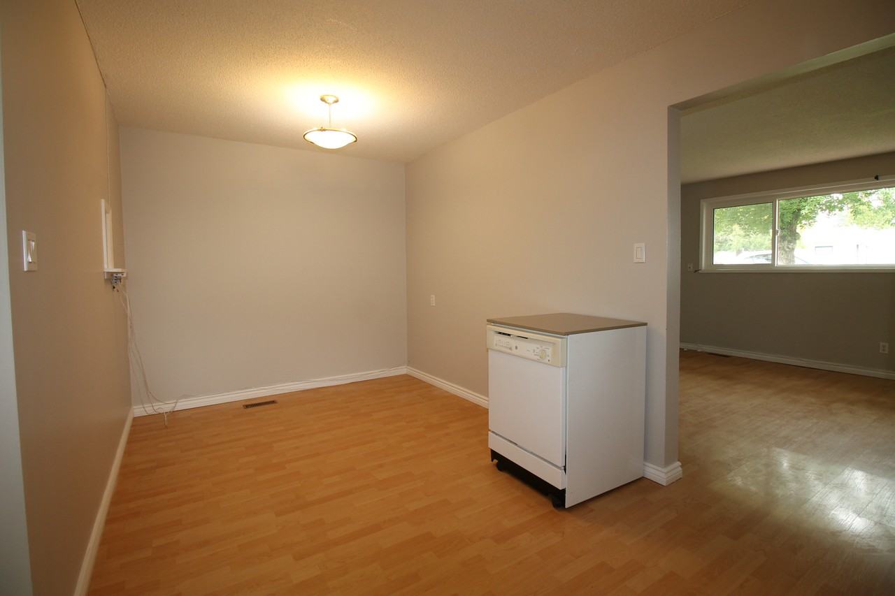 11112 50 St Nw - Photo 3 of 19