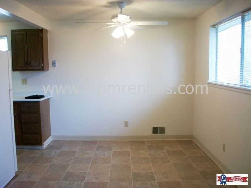 733 W Belmont St - Photo 3 of 14