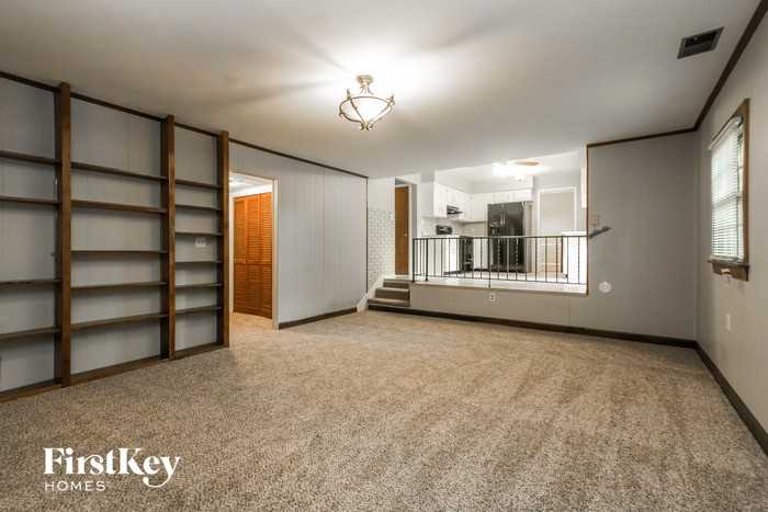 8341 Rodney Dr - Photo 3 of 15