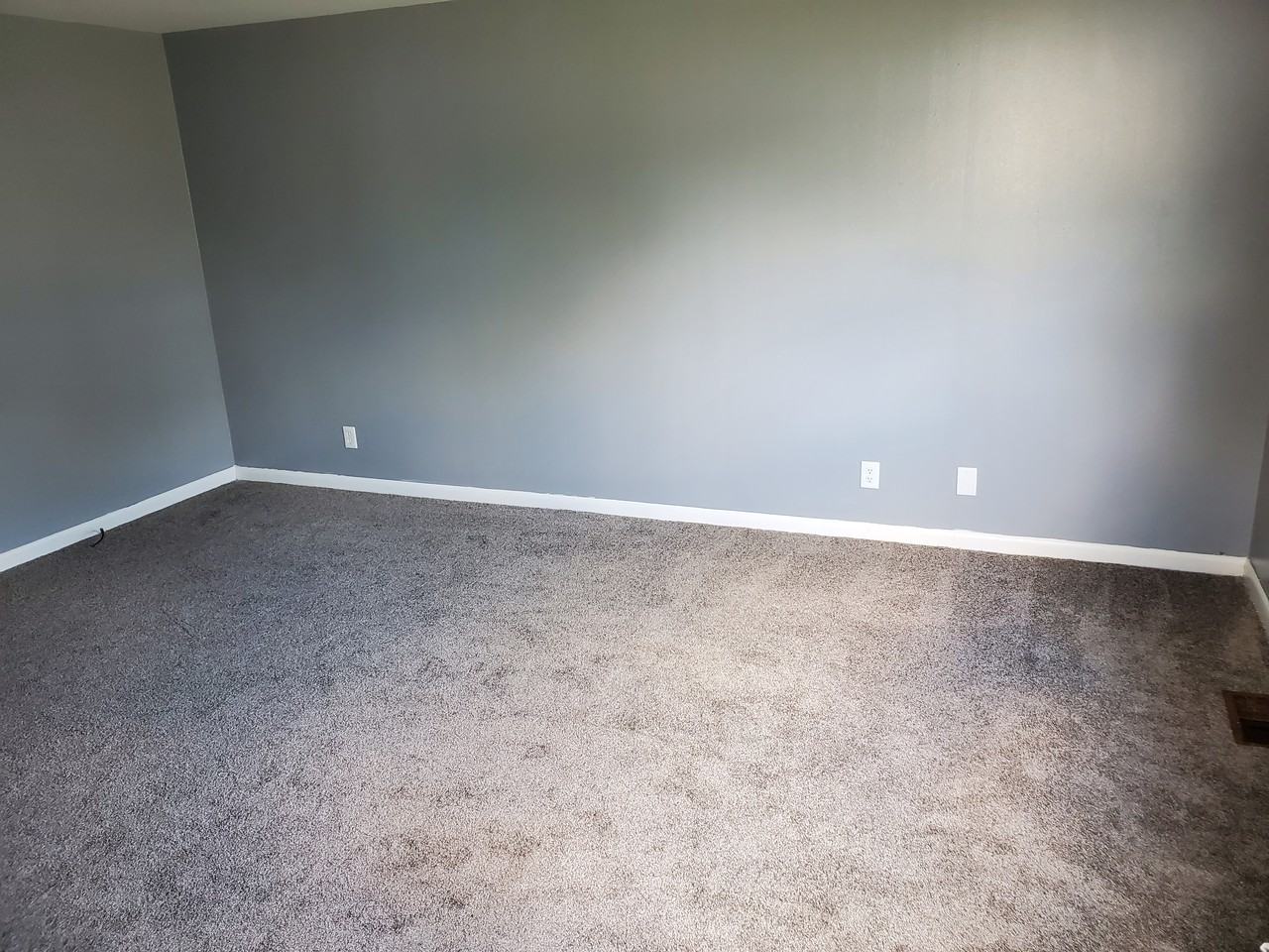 110 West Summitville Street - Photo 2 of 11