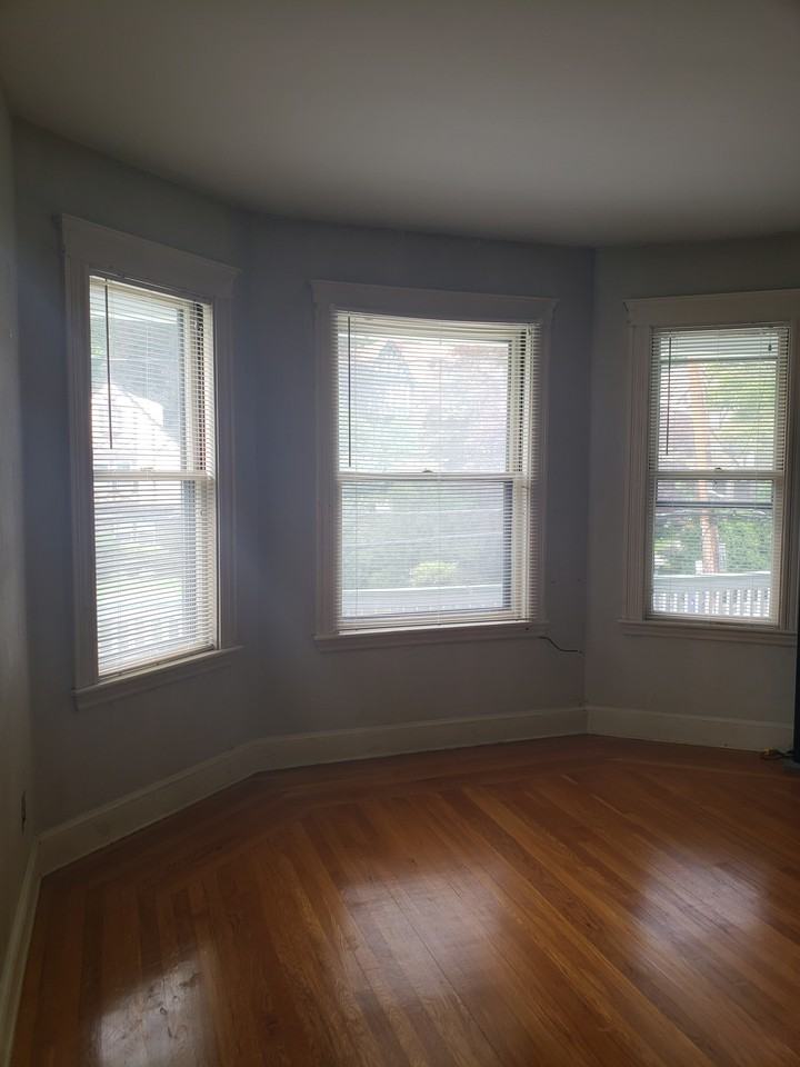 Beautiful 3 bed 1 bath hardwood floors natural light 8/1 - Photo 3 of 22