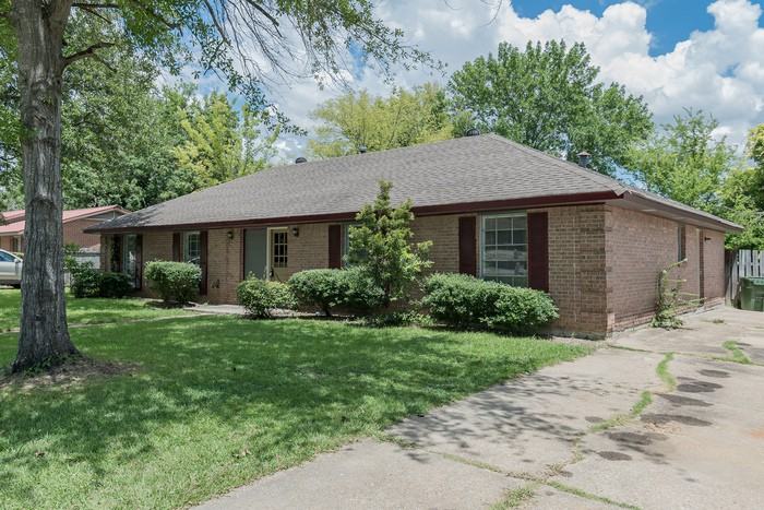 3537 Foxhall Dr - Photo 3 of 46