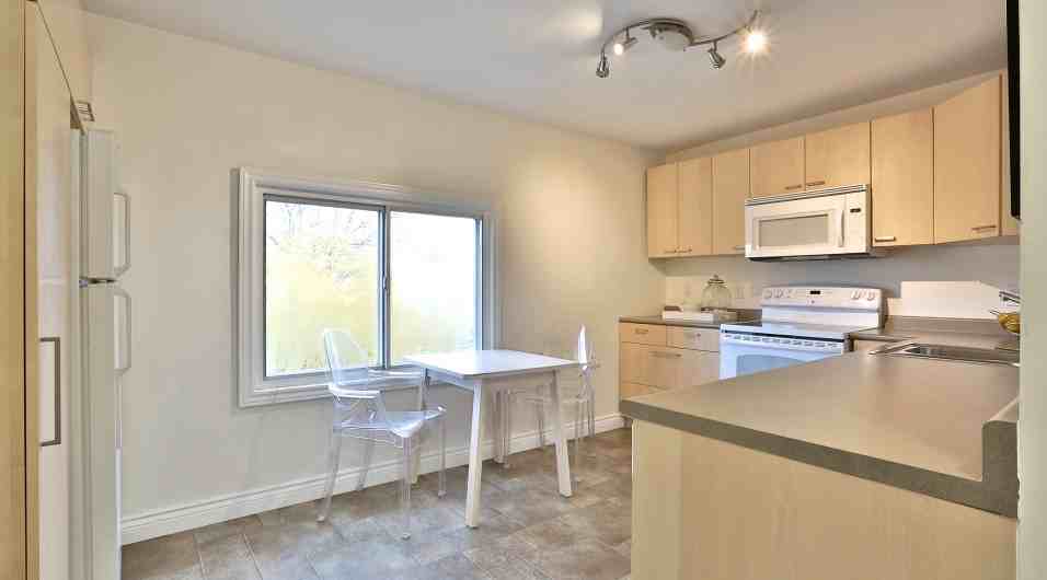 167 1/2 Silverthorn Ave - Photo 5 of 10