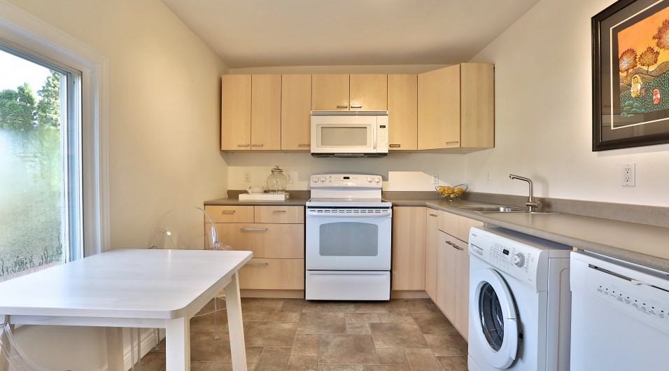 167 1/2 Silverthorn Ave - Photo 4 of 10