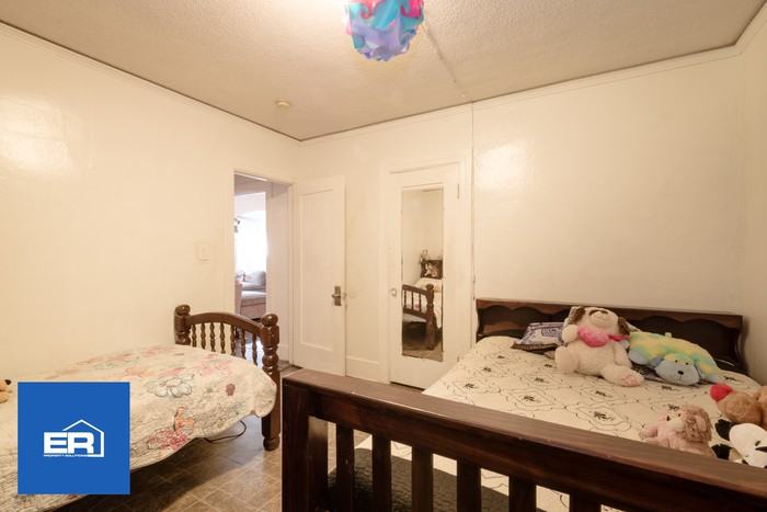 2846 Broadway - Photo 3 of 14