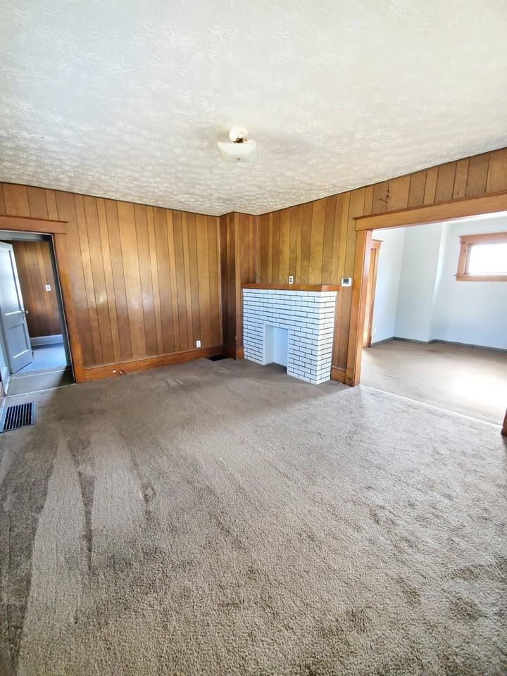 2041 3rd St Ne - Photo 2 of 5