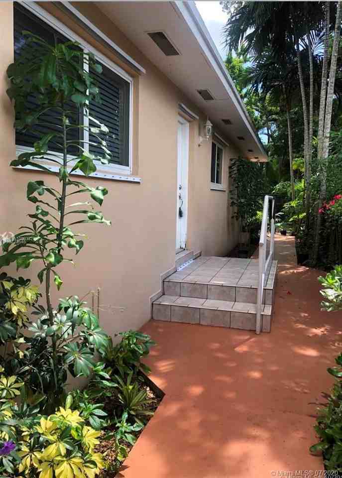 2709 Northwest 64th Avenue - Photo 2 of 8