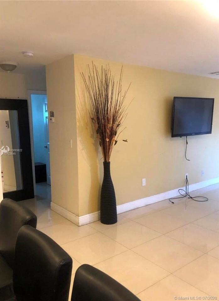 2709 Northwest 64th Avenue - Photo 3 of 8