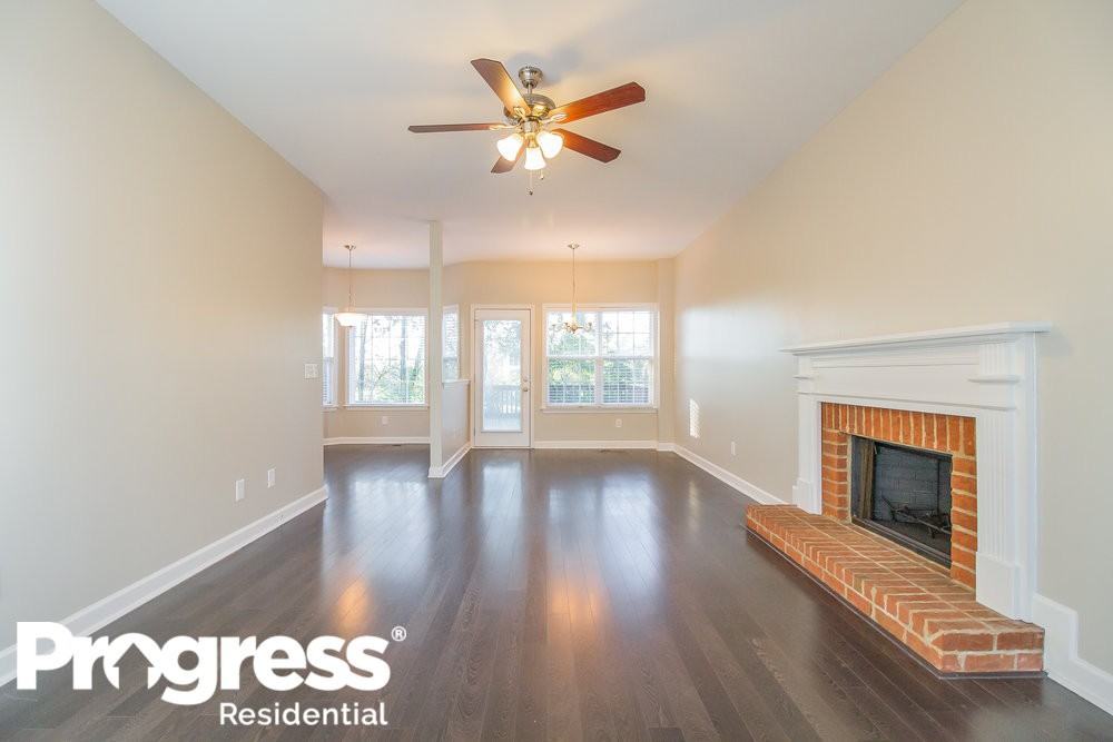 2119 Geneva Dr - Photo 3 of 16