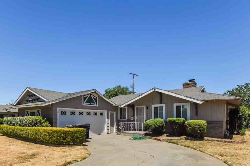 2453 40th Ave - Photo 2 of 28