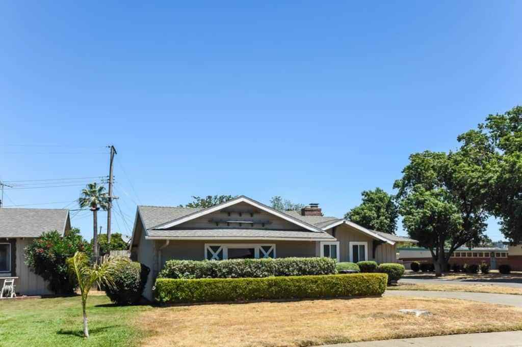 2453 40th Ave - Photo 3 of 28