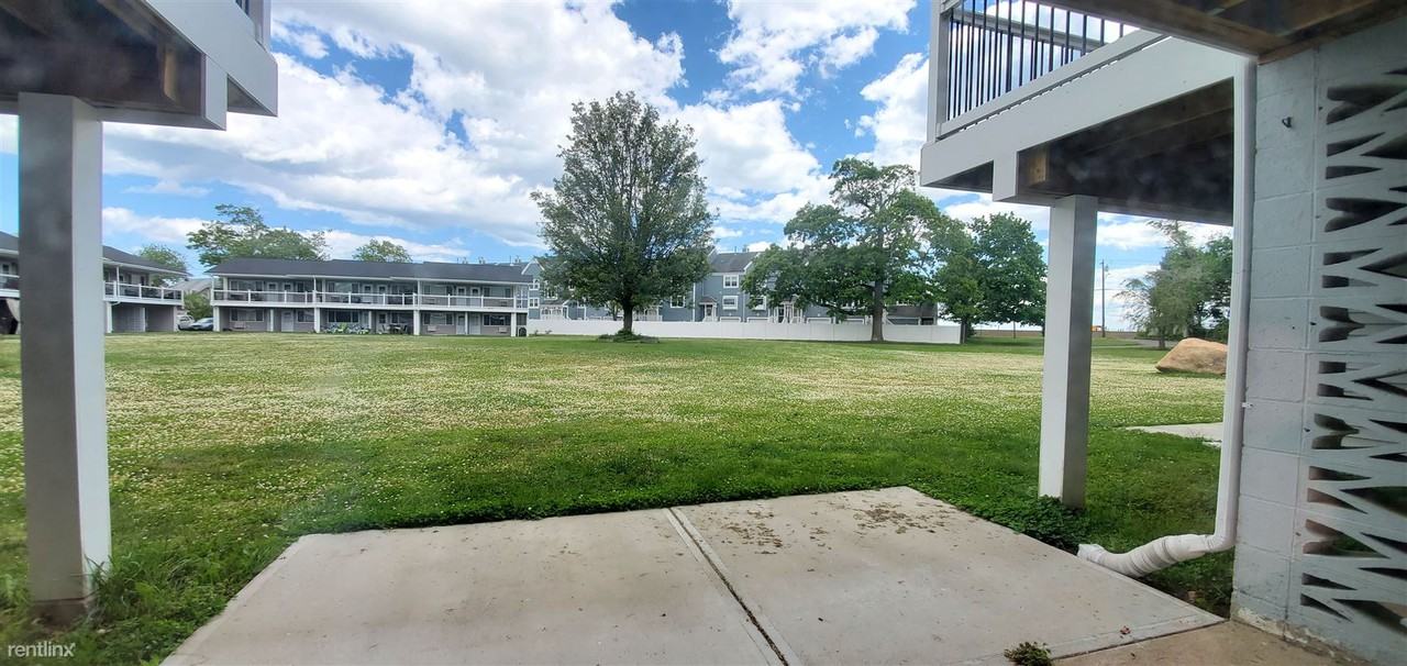 125 Cosey Beach Ave - Photo 2 of 8