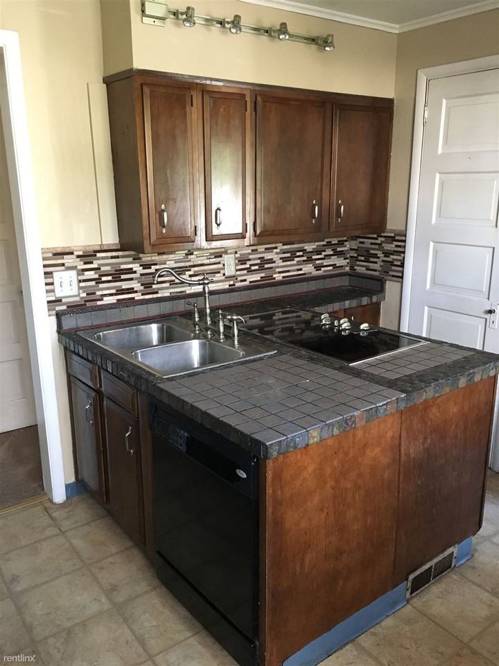 34 Floral Ave 1 - Photo 2 of 28