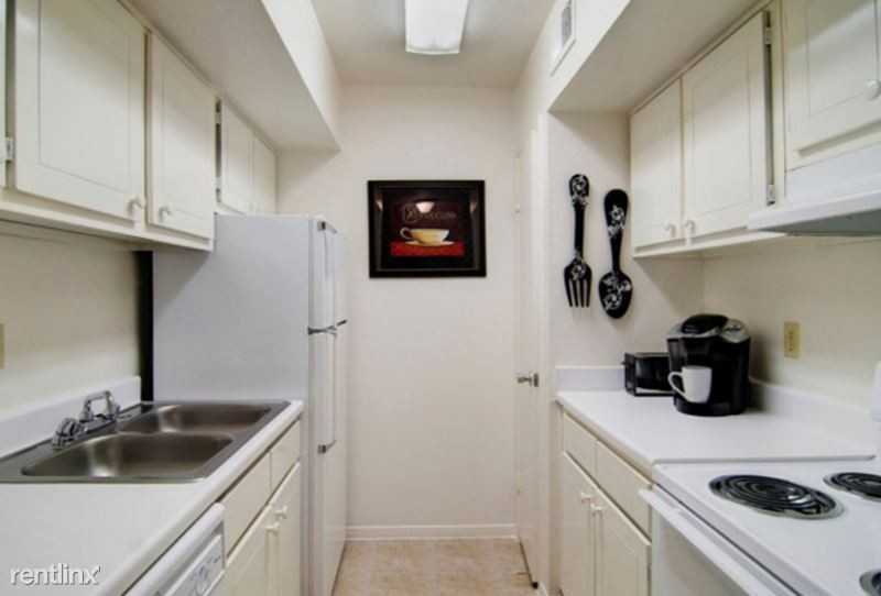 8222 Kingsbrook Rd 201 - Photo 2 of 8