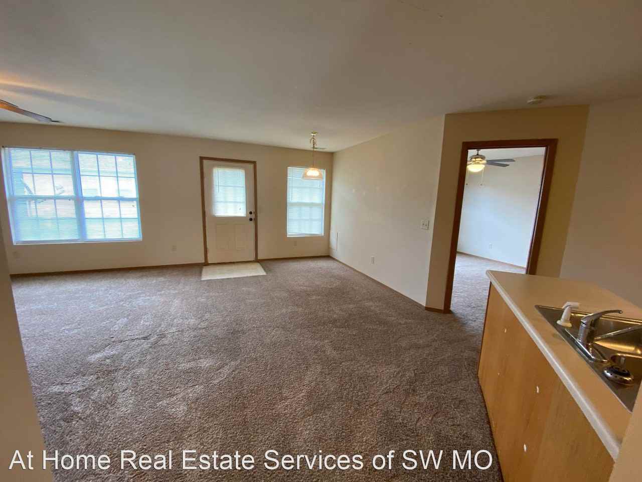 1142 S Clifton Ave - Photo 2 of 9