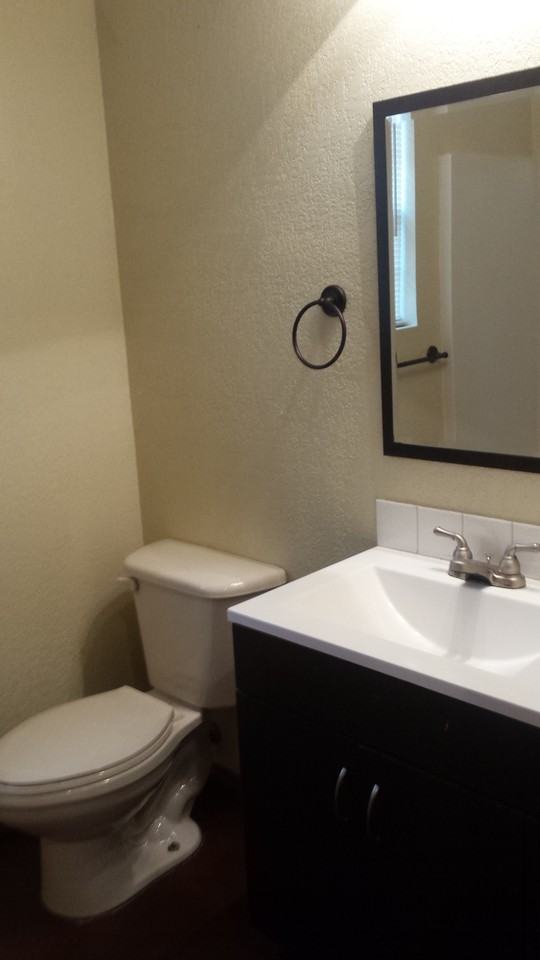414 Harl St - Photo 2 of 7
