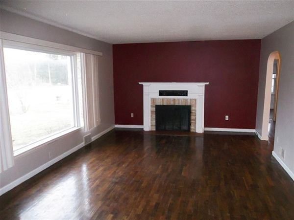 312 N Main St - Photo 3 of 10