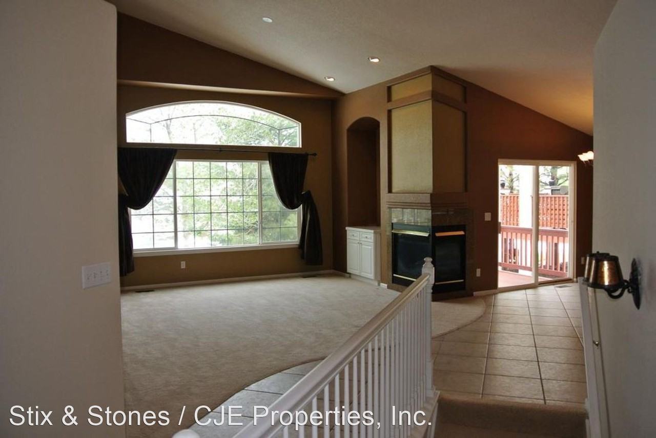 9580 Silver Hill Cir - Photo 2 of 14