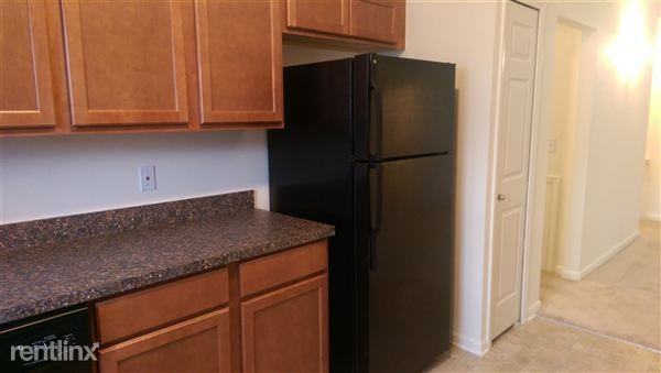 25923 Maritime Cir S - Photo 2 of 9