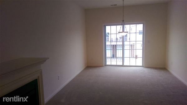 25923 Maritime Cir S - Photo 3 of 9