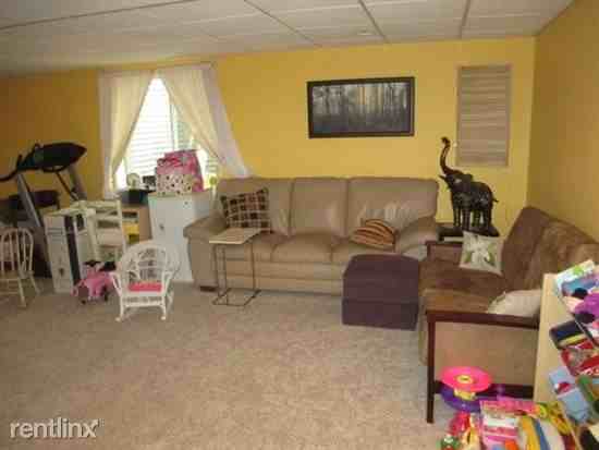 1029 N South Elgin Blvd - Photo 2 of 12