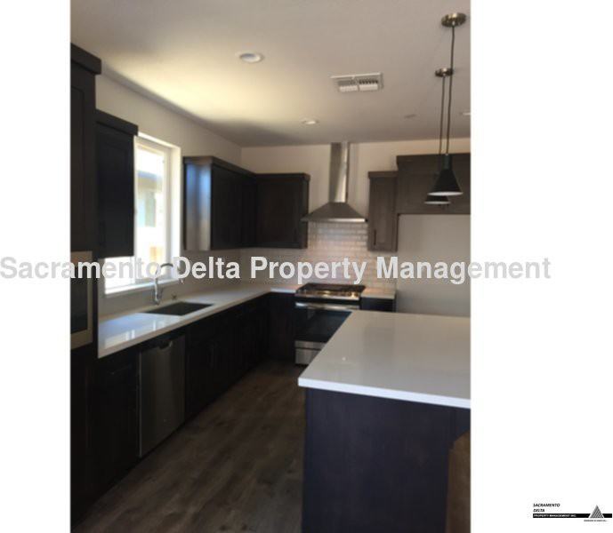 404 Fairgrounds Dr - Photo 3 of 13