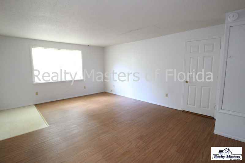 610 Herschel St #B - Photo 3 of 14