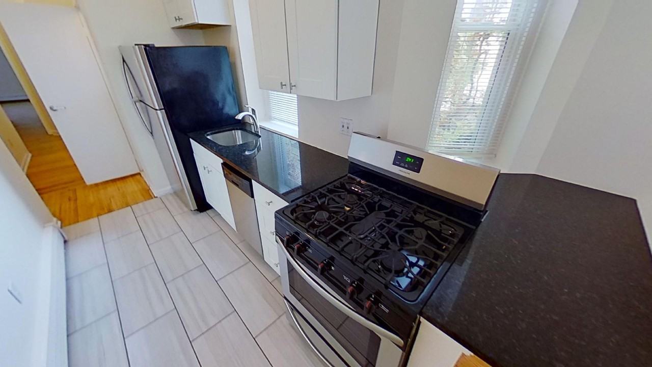 500 JERSEY AVE - Photo 3 of 10