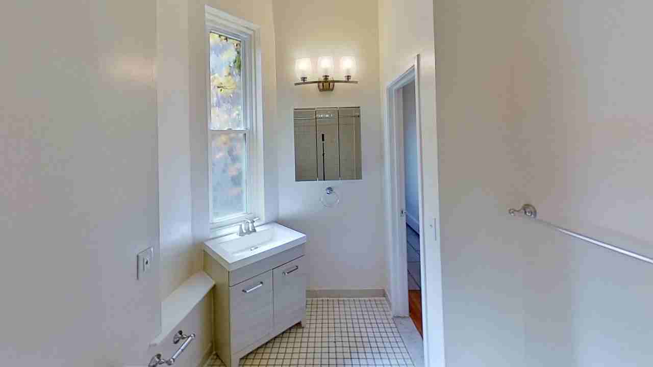 500 JERSEY AVE - Photo 4 of 10