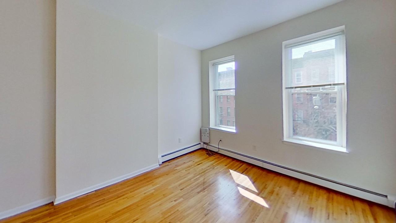 500 JERSEY AVE - Photo 6 of 10