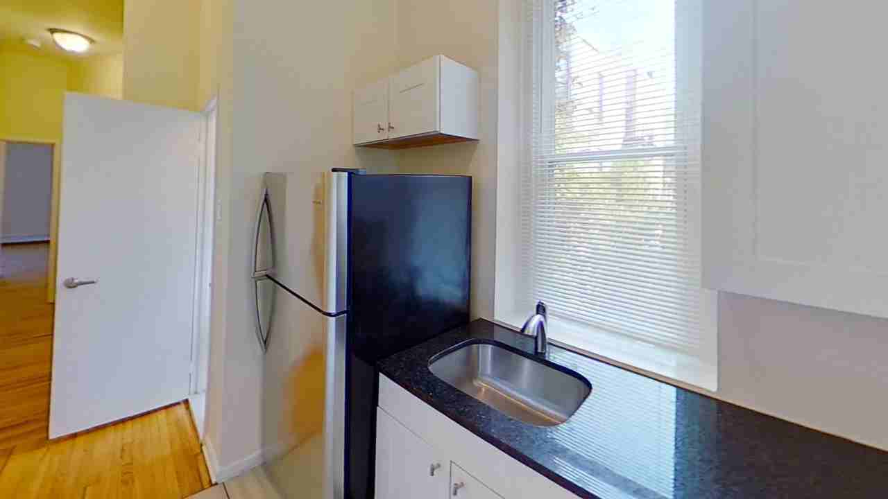 512 JERSEY AVE - Photo 5 of 10