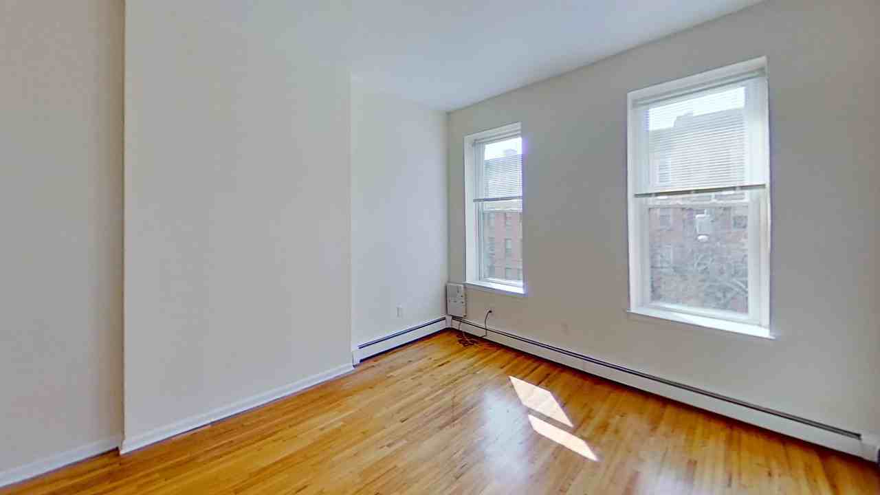 512 JERSEY AVE - Photo 6 of 10