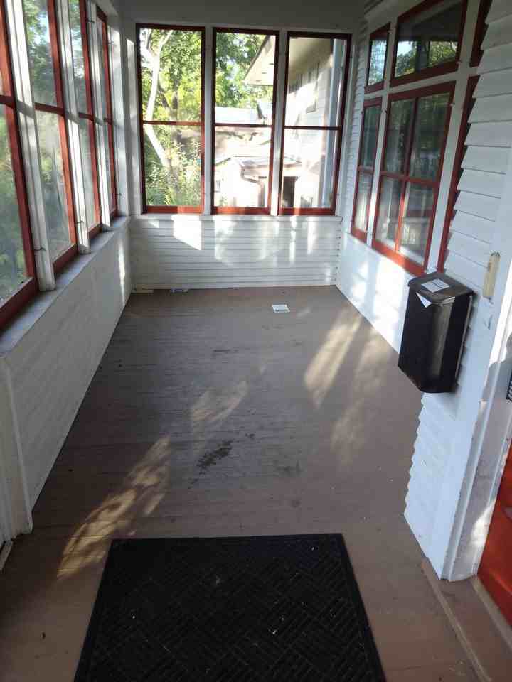 2021 Franklin Ave Se - Photo 2 of 12