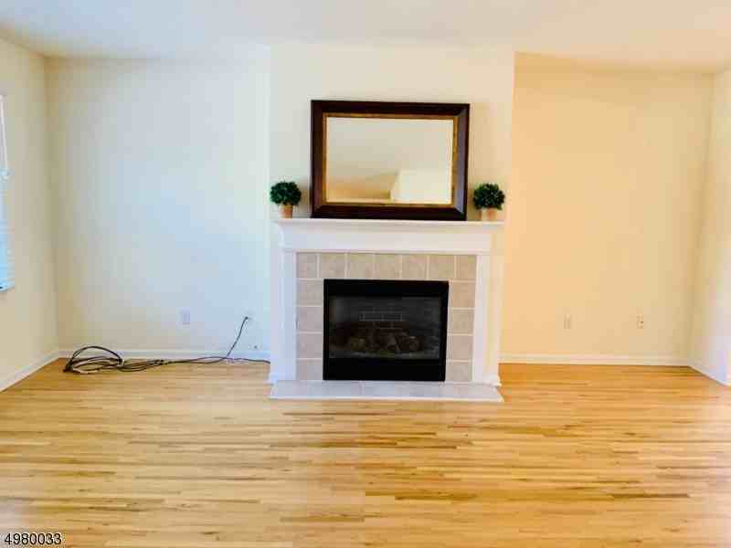 111 Summit Ave - Photo 3 of 19