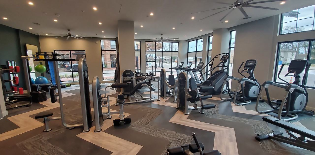 1009 14th Street - Photo 3 of 4