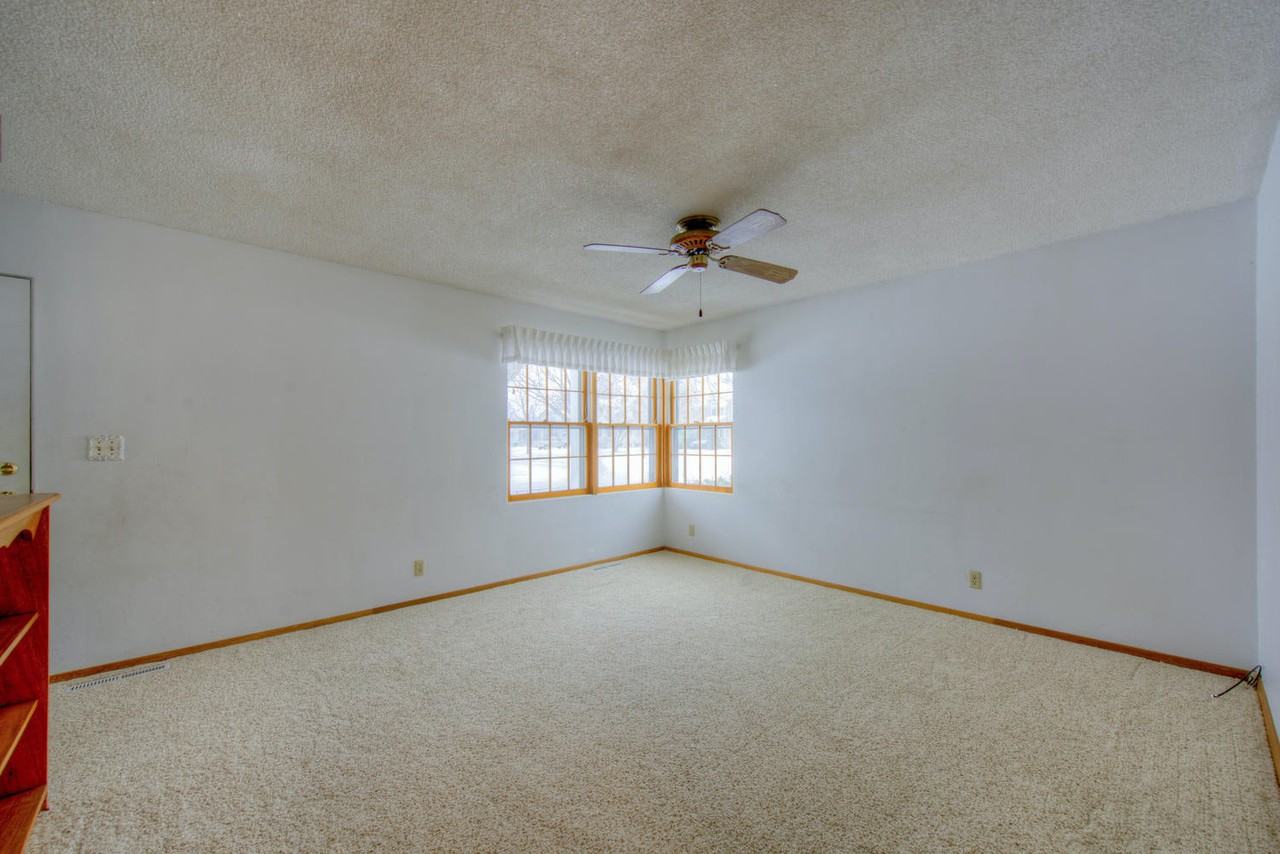 18 3rd Street Northwest - Photo 3 of 10