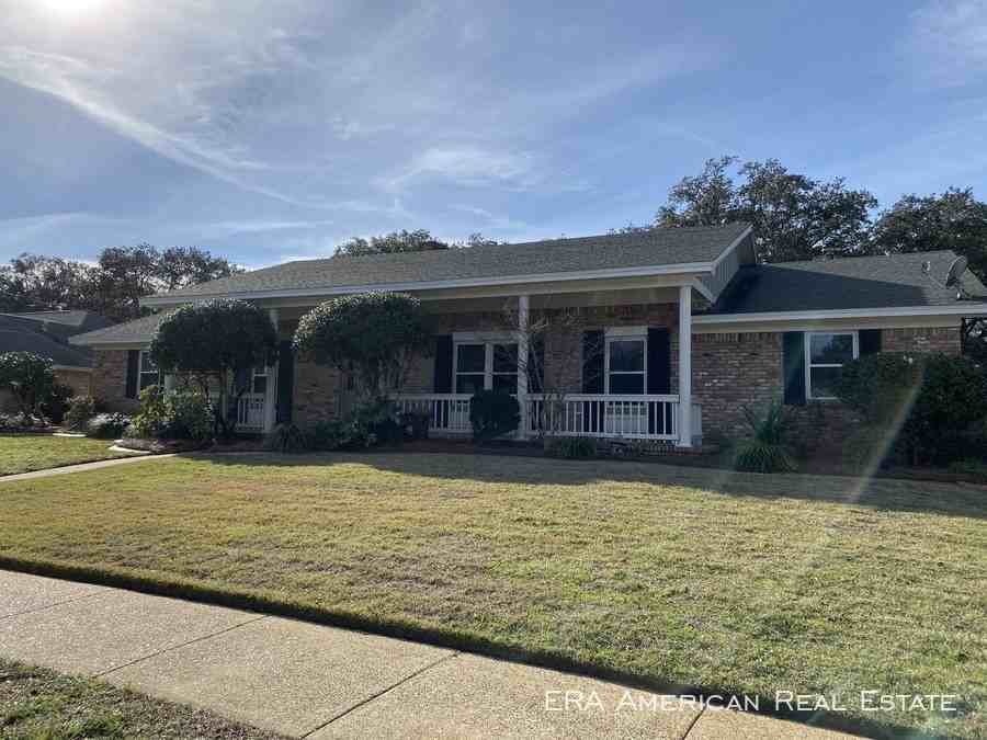 297 Briarwood Cir Nw - Photo 2 of 26