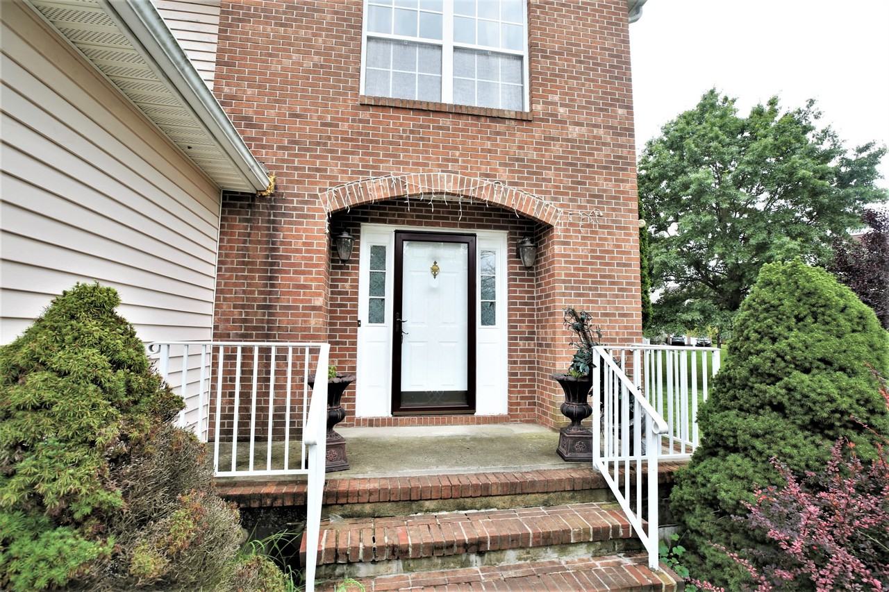 14 Port Mercer Rd - Photo 3 of 50