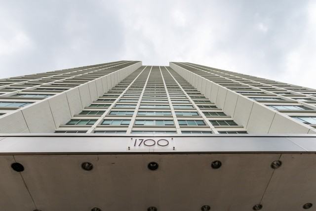 1700 E 56th St #1807