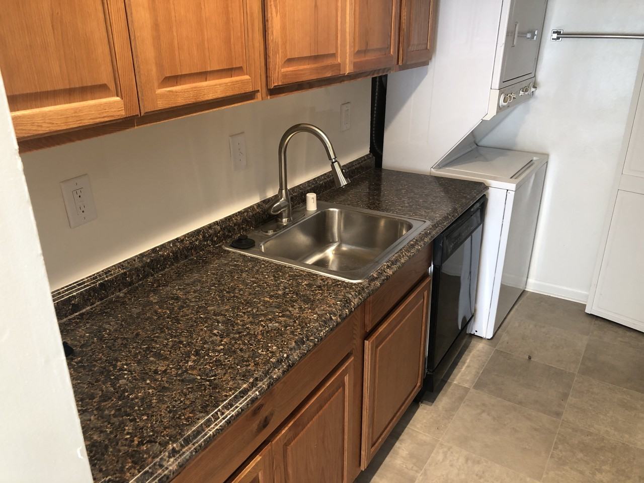 60 King Henry Cir - Photo 2 of 11