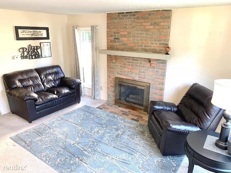 183 Blakeford Dr - Photo 3 of 5